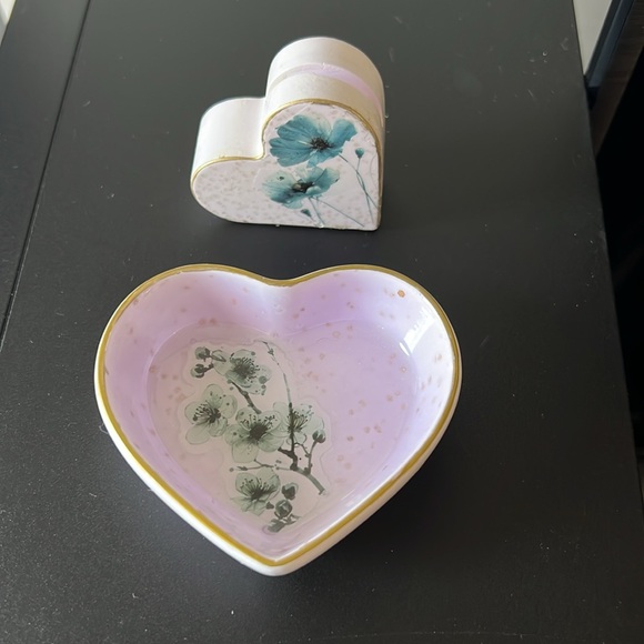 🌈 2 x $15 🆕 Floral Heart-Shaped Jewelry Dish a Photo/Card holder set - Picture 1 of 3